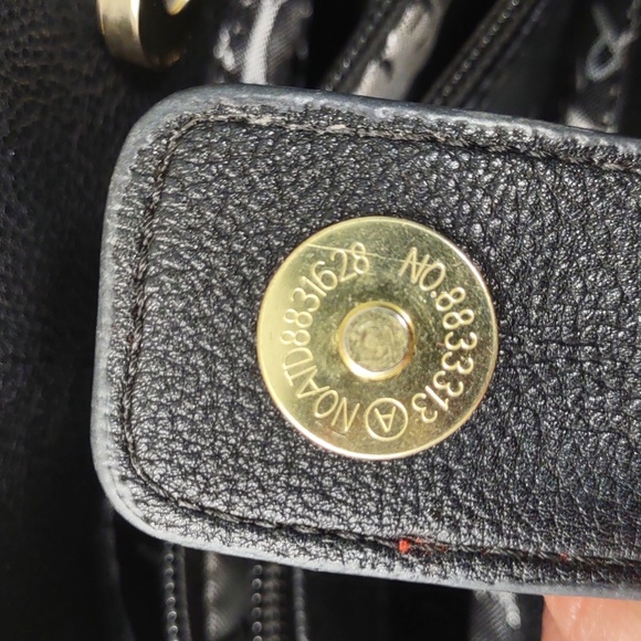 PRE USED BETSEY JOHNSON CREAM AND BLACK BOW TIE LIP STICK QUILTED SATCHEL - Picture 12 of 14